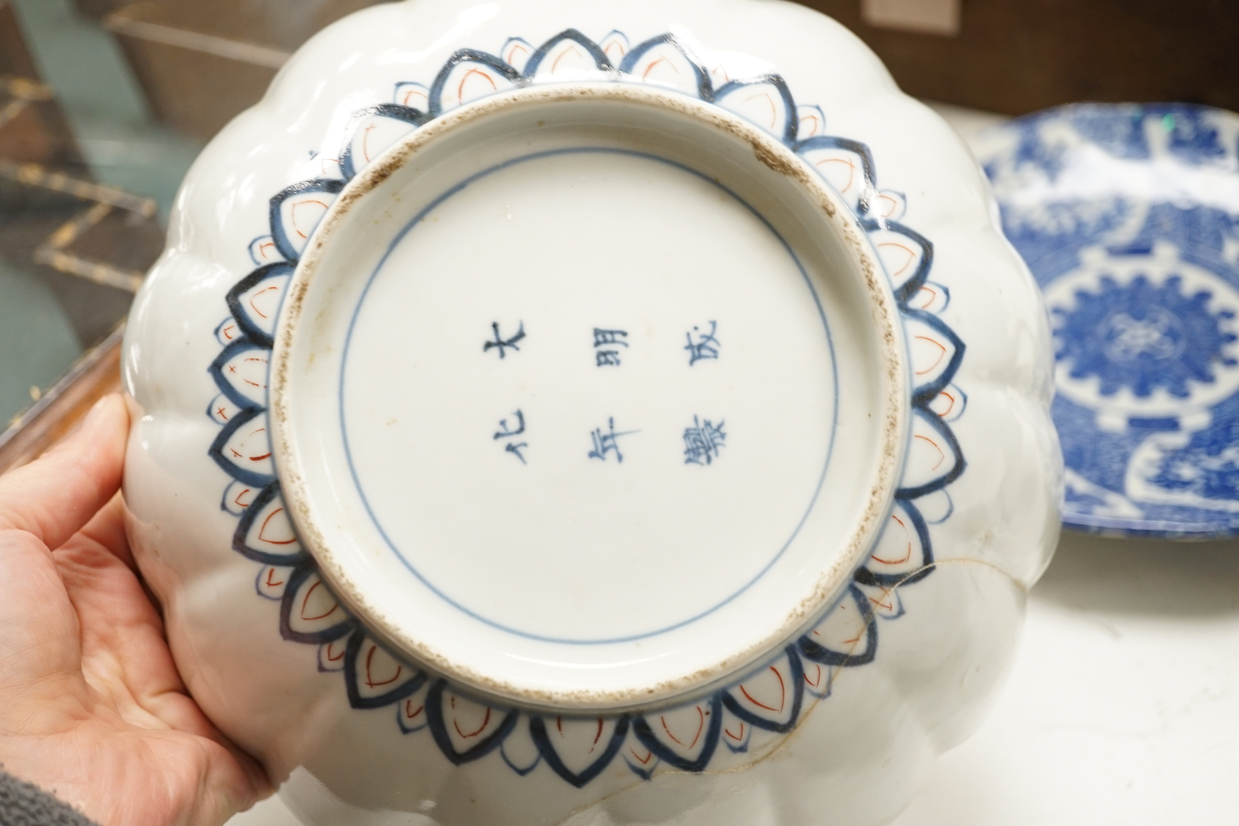 A Japanese bronze and mixed metal tripod vessel, a pair of 19th century Japanese Imari scalloped bowls, 22.5 cm diameter and a blue and white plate